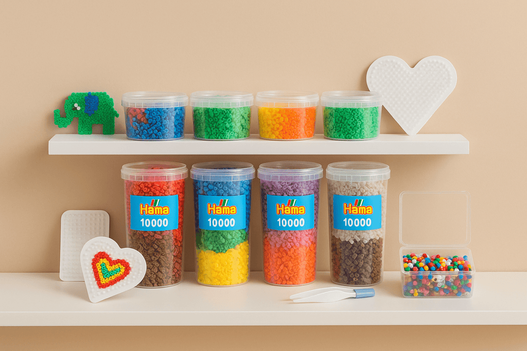 Hama Bügelperlen in bunten Farben mit Steckplatten und Zubehör auf weißem Regal vor beigem Hintergrund