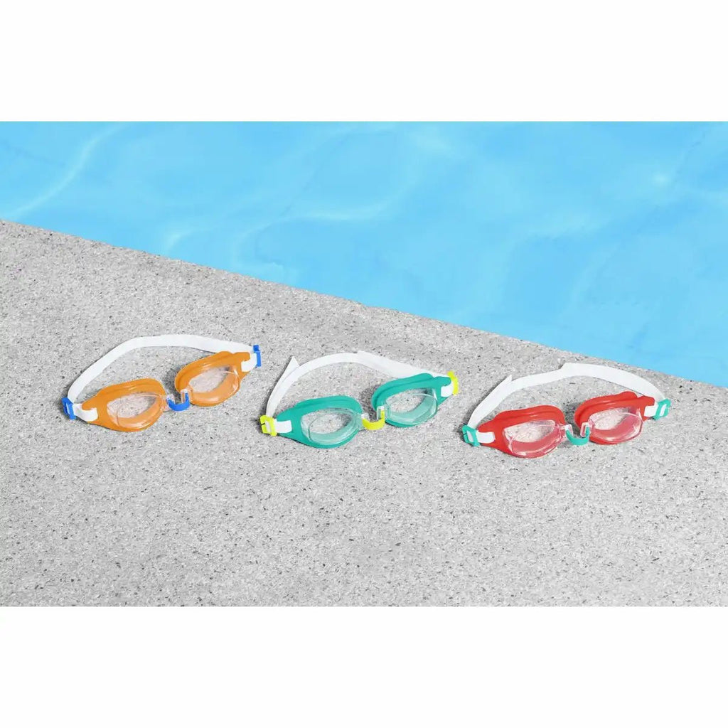 Kinderfreundliche Schwimmbrille mit sicherem Sitz und Farbvielfalt