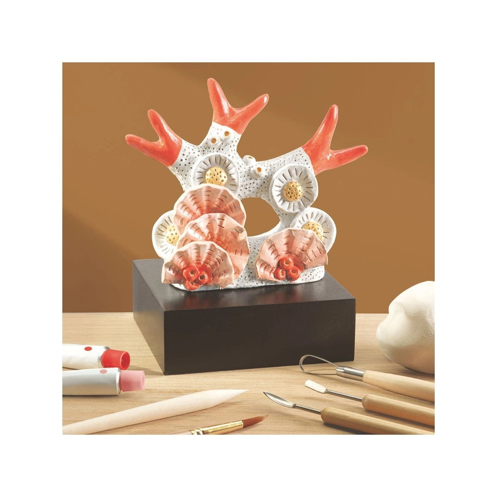 Lufttrocknender Ton und Malfarben im Djeco Modellierset
