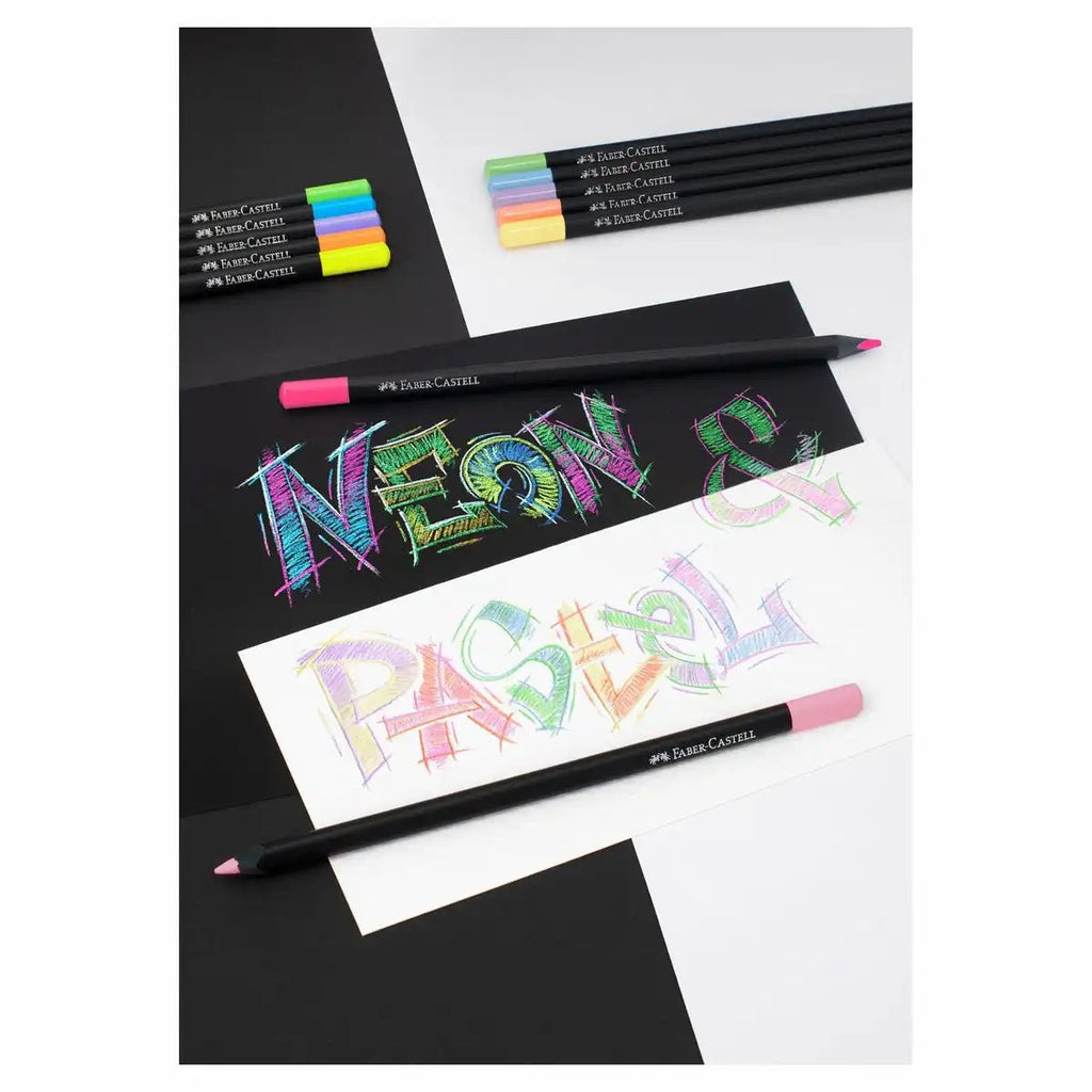 12 Buntstifte Black Edition farblich sortiert auf schwarzem Hintergrund
