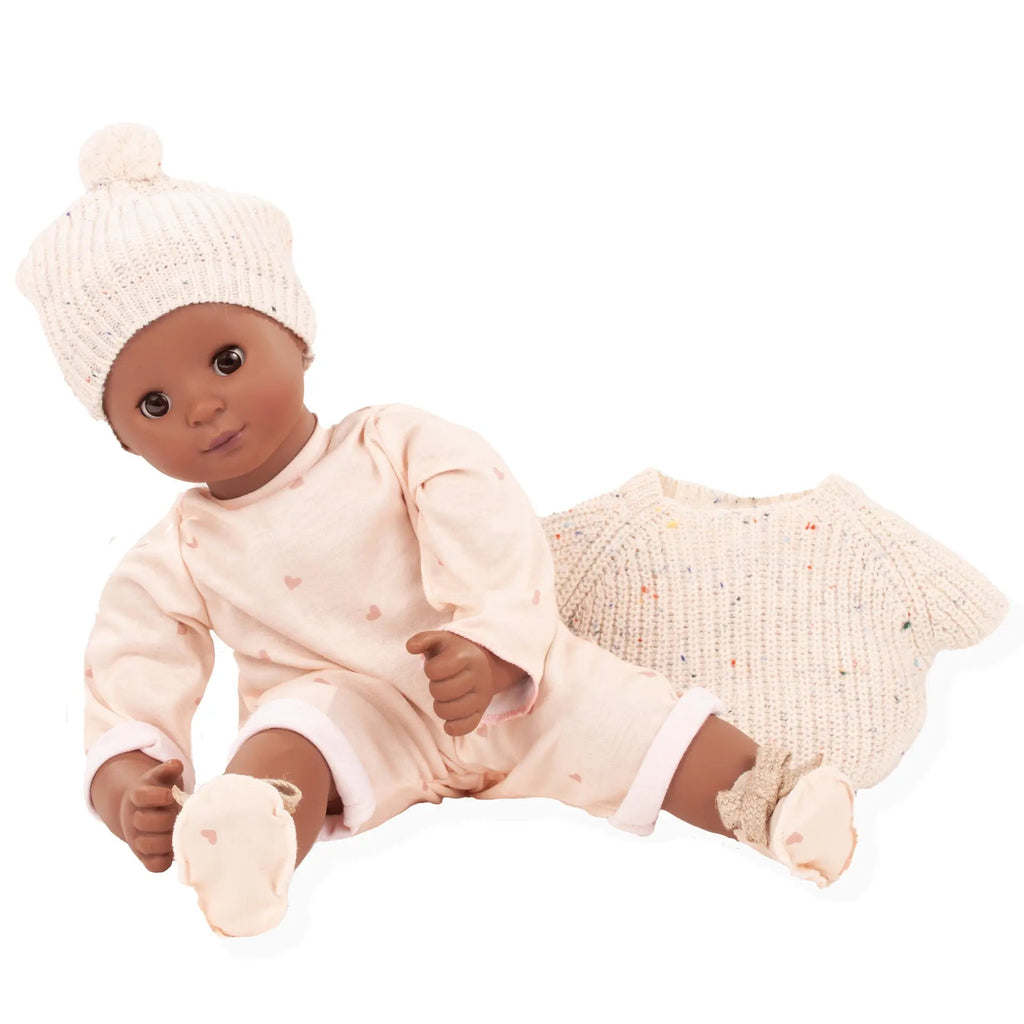 Maxy Muffin Puppe mit Strickpullunder und Stoffschuhen
