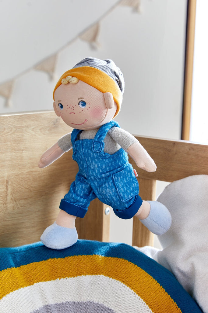 HABA Kuschelpuppe Lasse weich & sicher für Babys ab 6 Monaten
