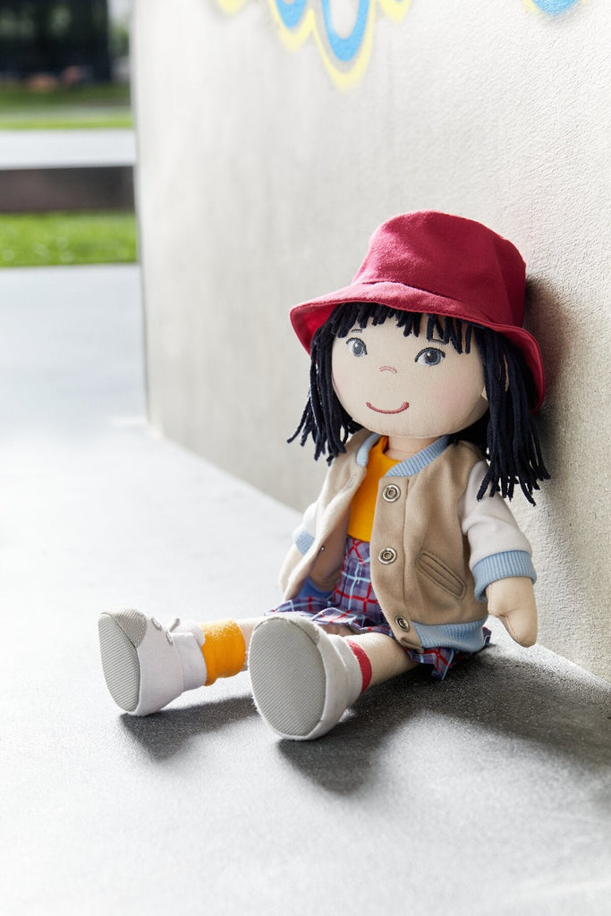 HABA Stoffpuppe Yuki – weiche Anziehpuppe ab 18 Monaten