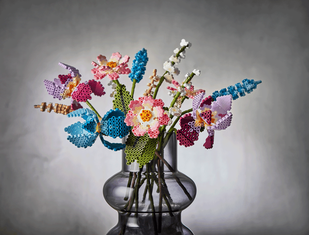 Hama Art Blumenstrauß Set mit 6000 Bügelperlen & 3 Stiftplatten, Bastelbox ab 14 Jahren