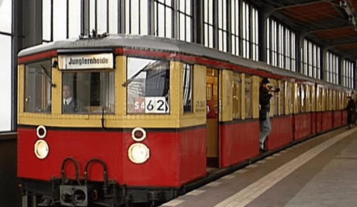 Historische Berliner Holz S-Bahn S42 für Holzeisenbahn mit Magnetkupplung