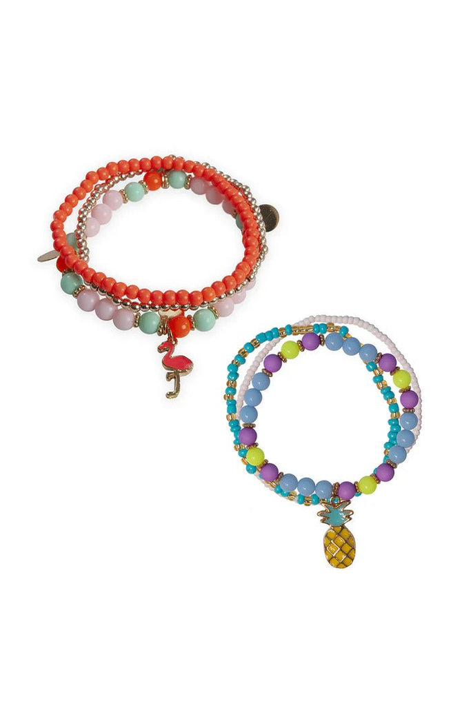 Das Armbandset wird assortiert geliefert und zeigt tropische Perlen in fröhlichen Farben.