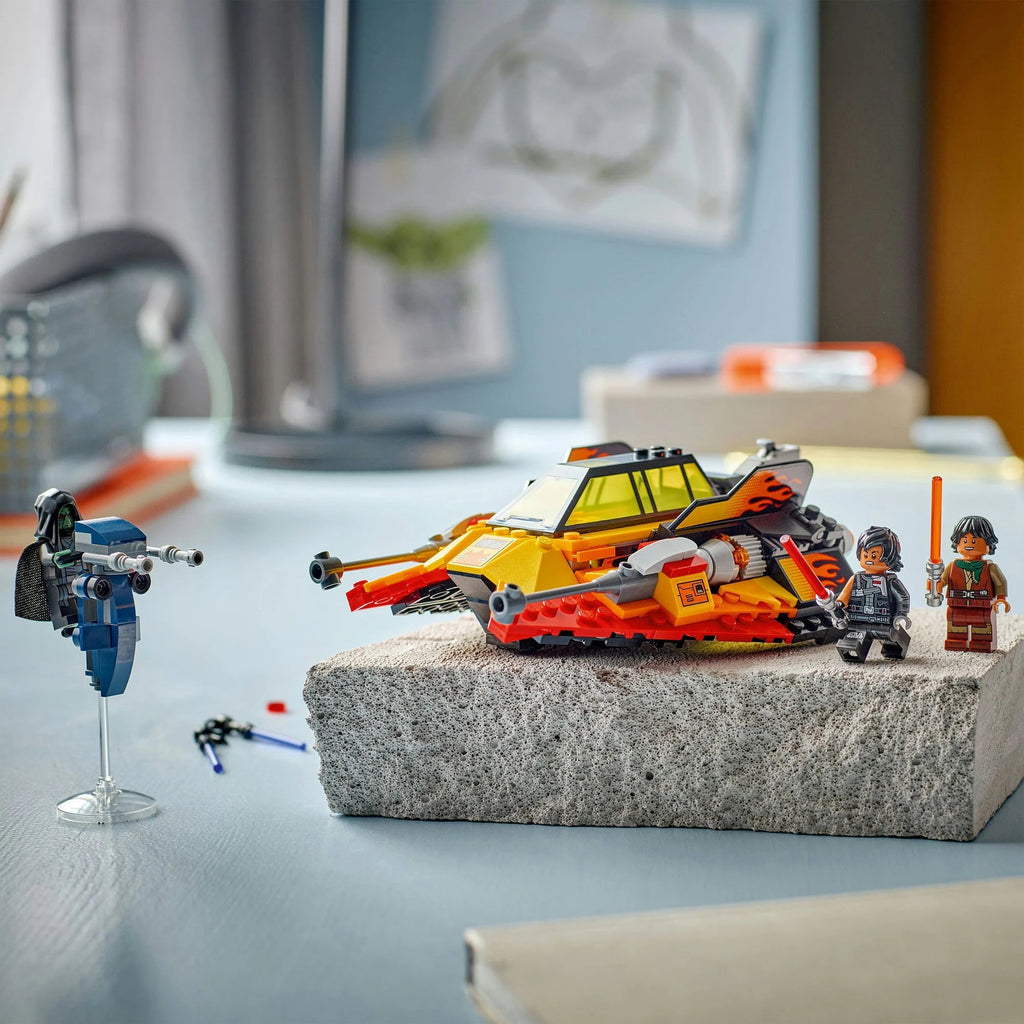 LEGO Set mit 3 Lichtschwert-Minifiguren und Speederbike-Funktion