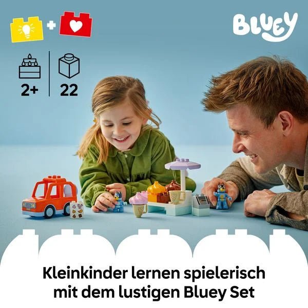 Spielzeugauto aus dem Bluey DUPLO Set mit beiden Figuren
