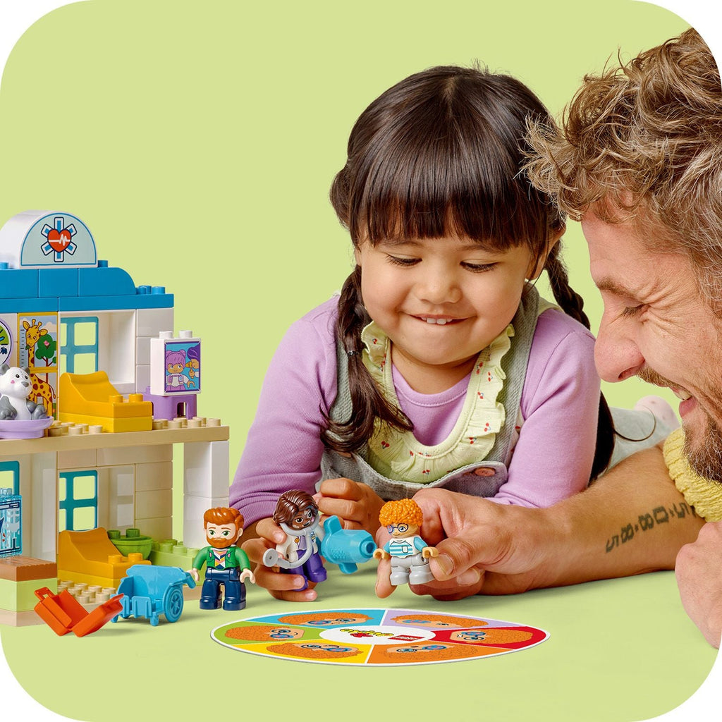 LEGO DUPLO Lernspielzeug mit Arztpraxis, Waage, Größenskala und Zubehör
