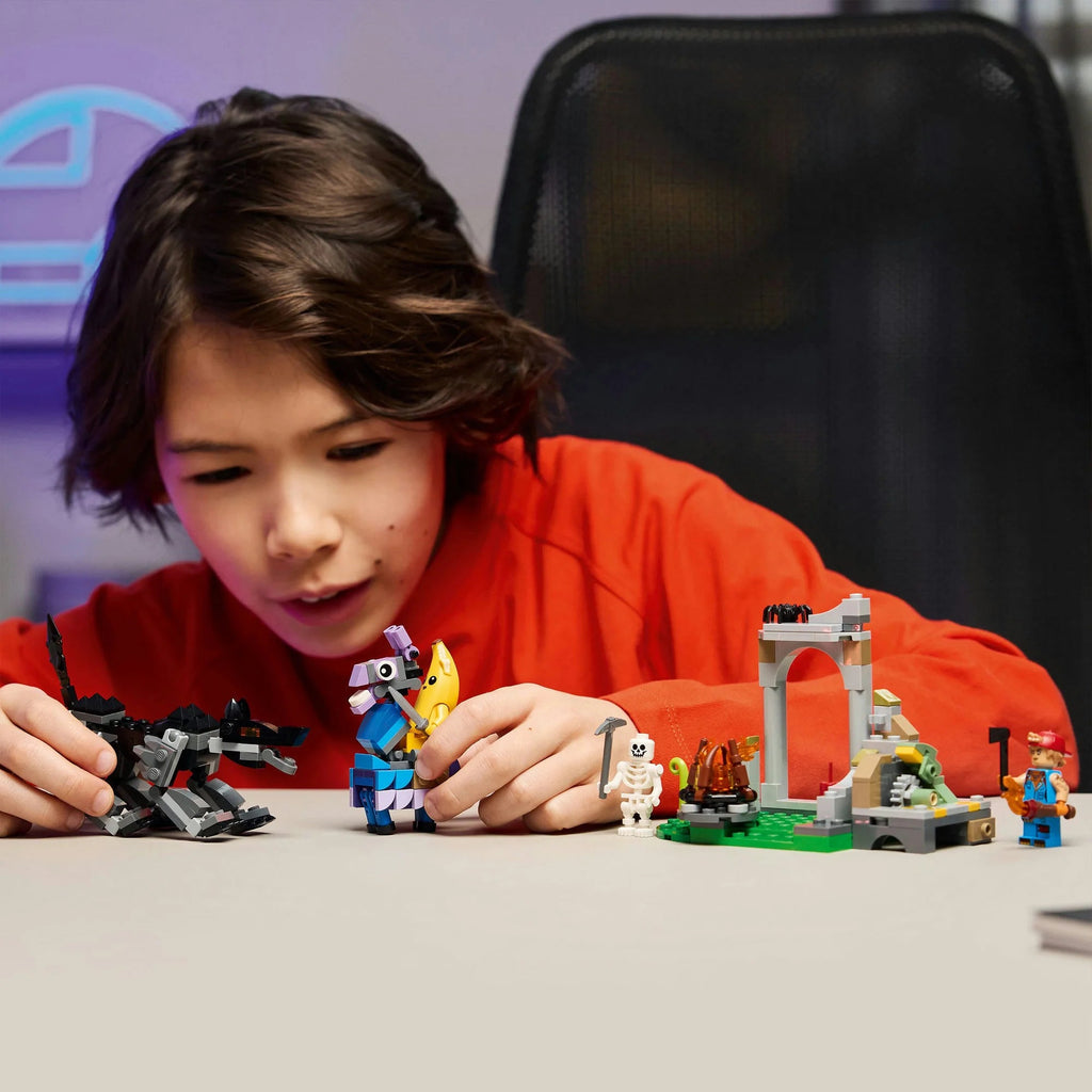 LEGO Fortnite 77075 Lager mit Schali, Zündkerzenkünstlerin & Wolf – 250 Teile