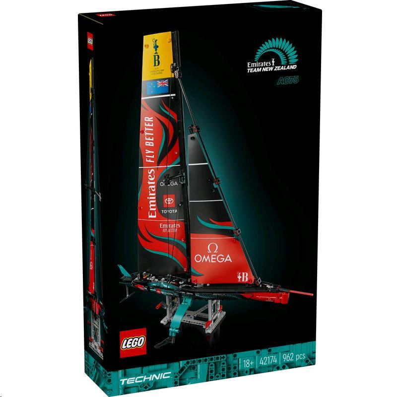 LEGO Technic Rennjacht auf Präsentationsständer mit sichtbaren Hydrofoils
