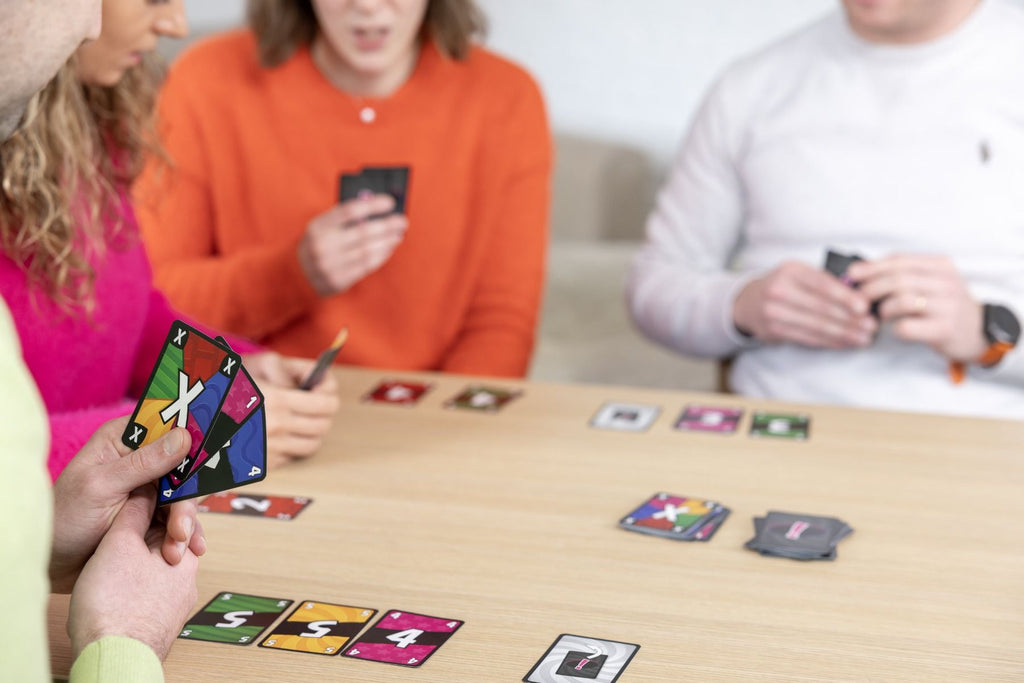 Passt nicht! Kartenspiel ab 8 – taktisches Spiel mit Farben & Zahlen für Familien