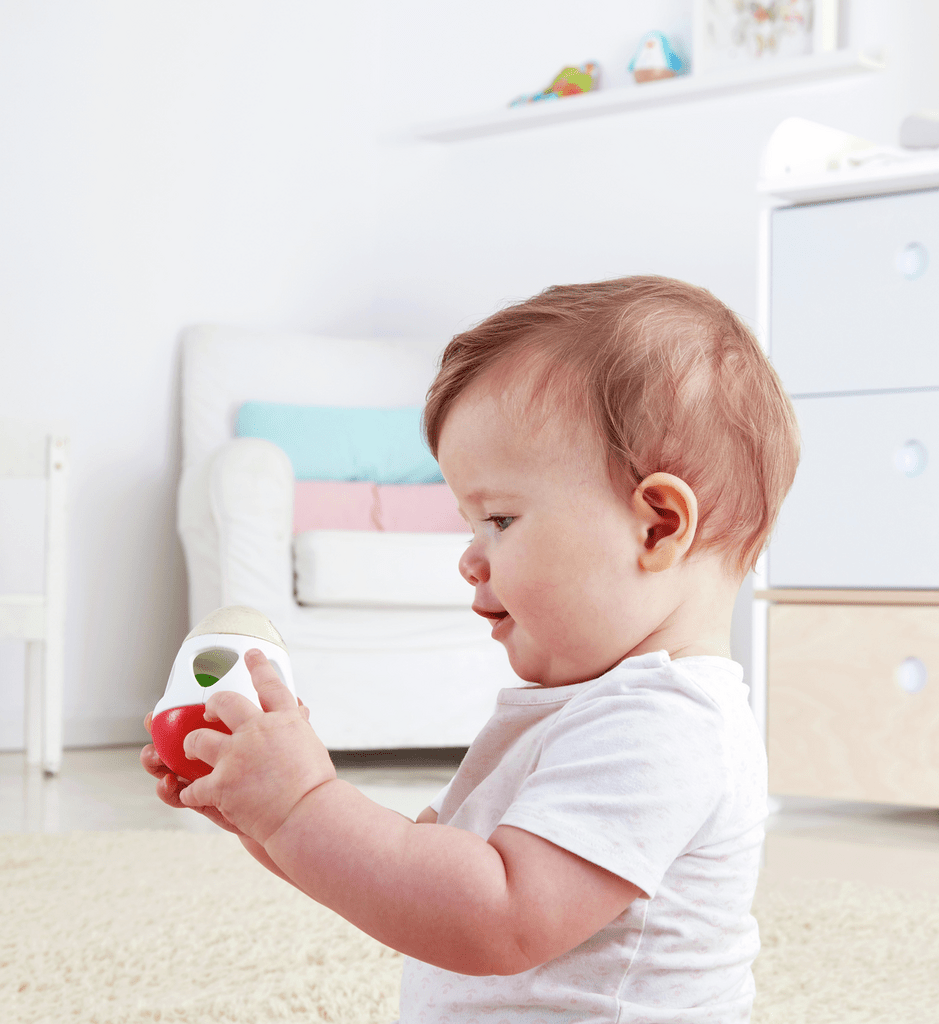 Erste Rassel für Babys mit auditivem Reiz und Rücklauf