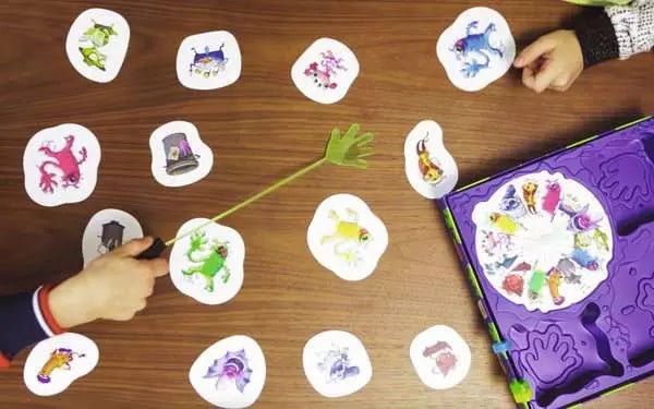 Detailaufnahme der Glibberhände – Ravensburger Kinderspiel ab 5 Jahren
