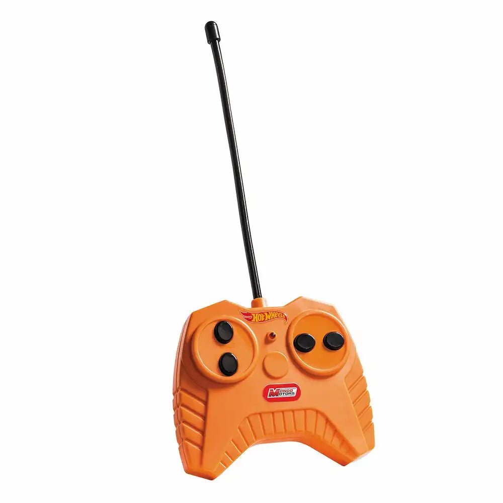 Steuerung 27/40 MHz RC Buggy auf weißem Hintergrund
