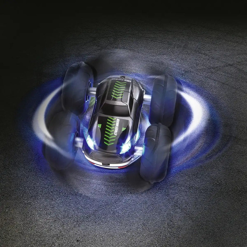 RC Auto Flip Racer in Bewegung
