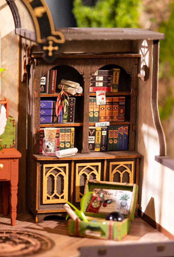 DG166 Magic Study Bastelset mit Büchern und Glasfenster
