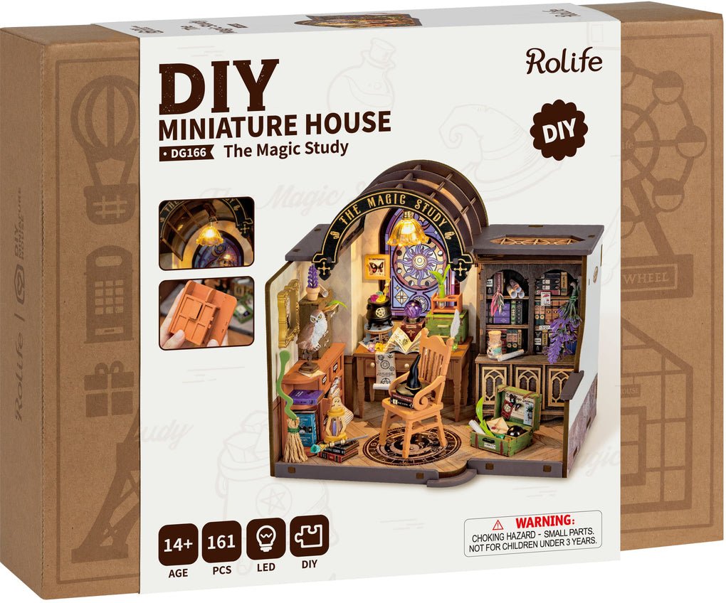 The Magic Study Holzmodell ROKR mit Eule und Schreibtisch
