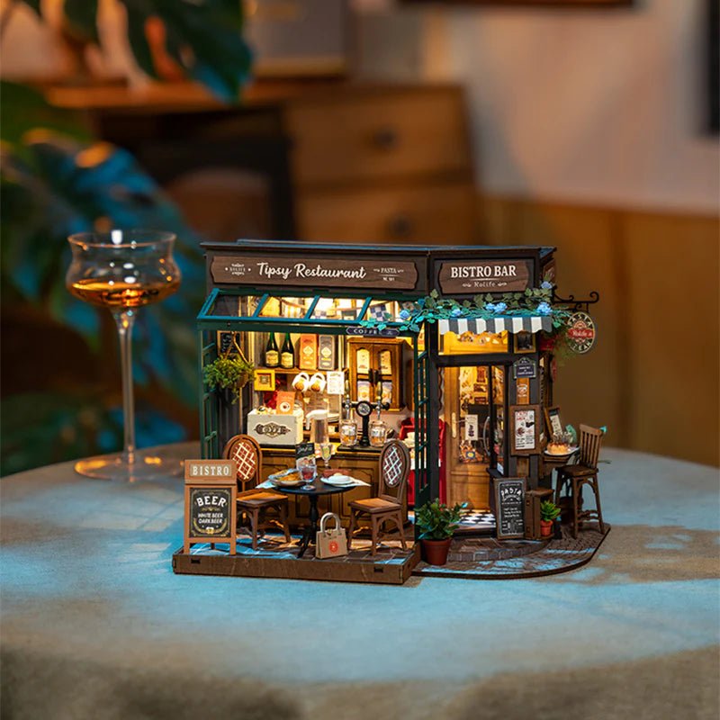 ROKR Miniatur Bistro Bastelset DG167 mit Möbeln und Gläsern
