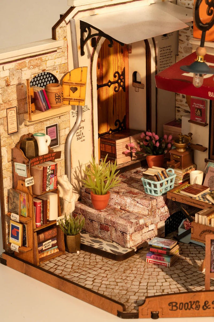 Detailaufnahme Bücher und Dekor im Corner Bookstore
