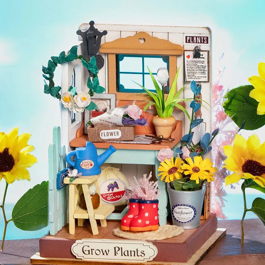 Rolife DS030 Miniatur Gartenhaus mit Gießkanne und Blumentöpfen
