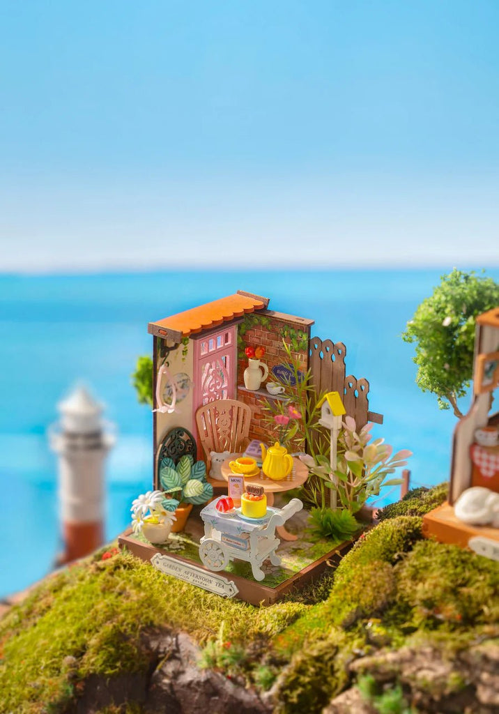 Miniaturhaus DS038 Rolife mit Tee, Keksen und Deko
