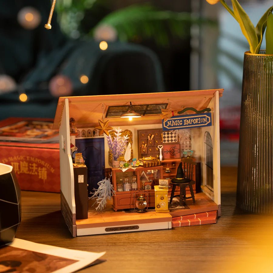 Rolife DG155 Miniatur-Zauberladen mit Licht und Zubehör
