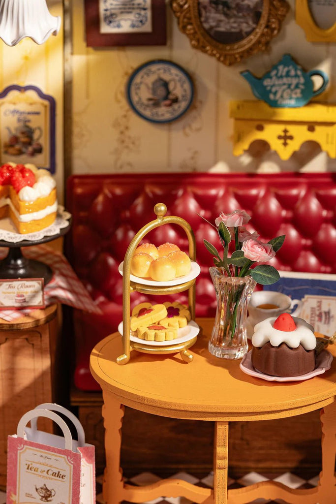Rolife Miniaturhaus Tea Room Vintage Stil mit LED-Licht
