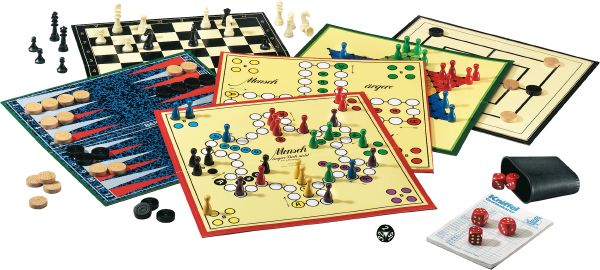 Box mit drei Familienspiel-Klassikern: Mensch ärgere Dich nicht, Kniffel, Schach