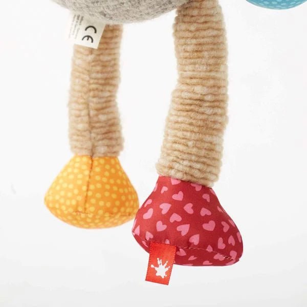 Detailaufnahme der farbigen Hufe – Sigikid Kuscheltier
