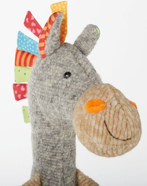 Buntes Sigikid Pferd aus Strickplüsch und Stoff – Patchwork Kuscheltier

