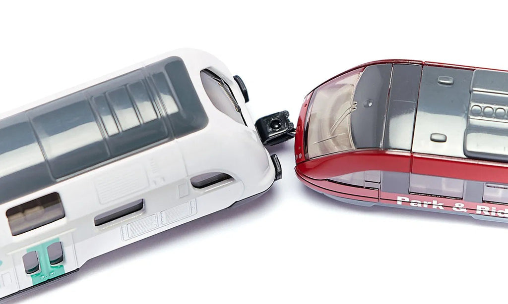 SIKU RATP Doppelstock-Zug auf weißem Hintergrund
