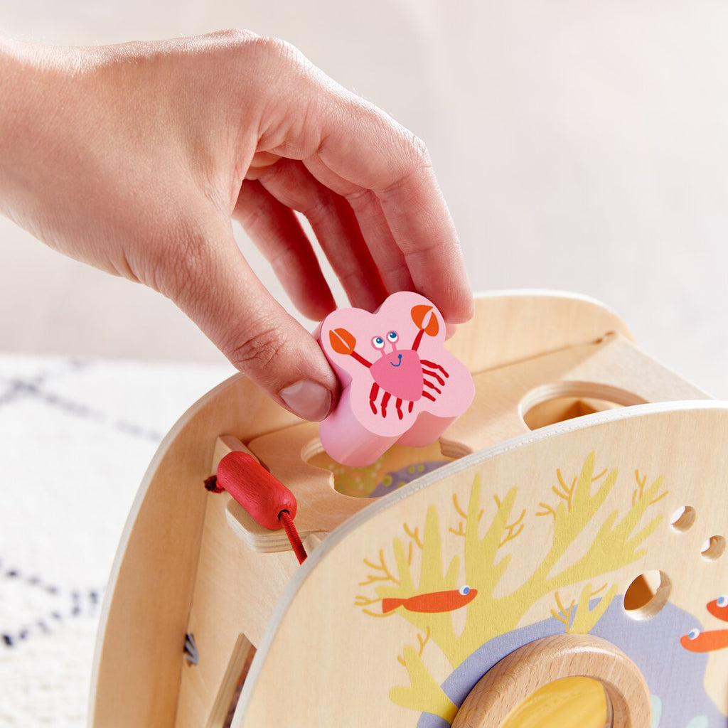 HABA Sortierbox Unterwasserwelt mit Guckloch & Holzformen für Kleinkinder