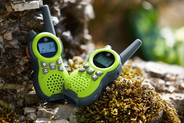 HABA Terra Kids Walkie Talkies mit LED-Lampe und Gürtelclip

