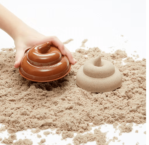The Poop Sandförmchen – Kackhaufenform in pink oder braun für Sandspiel