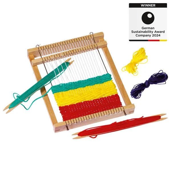 Goki Webrahmen Set mit 4 Farben Wolle auf weißem Hintergrund
