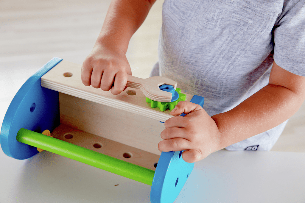 Hape Holz Werkzeugkasten mit Hammer und Schrauben Kinder
